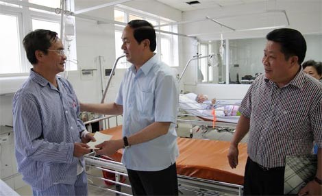 Đại tướng Trần Đại Quang thăm, tặng quà thương, bệnh binh đang điều trị tại Bệnh viện 19-8 - ảnh 1